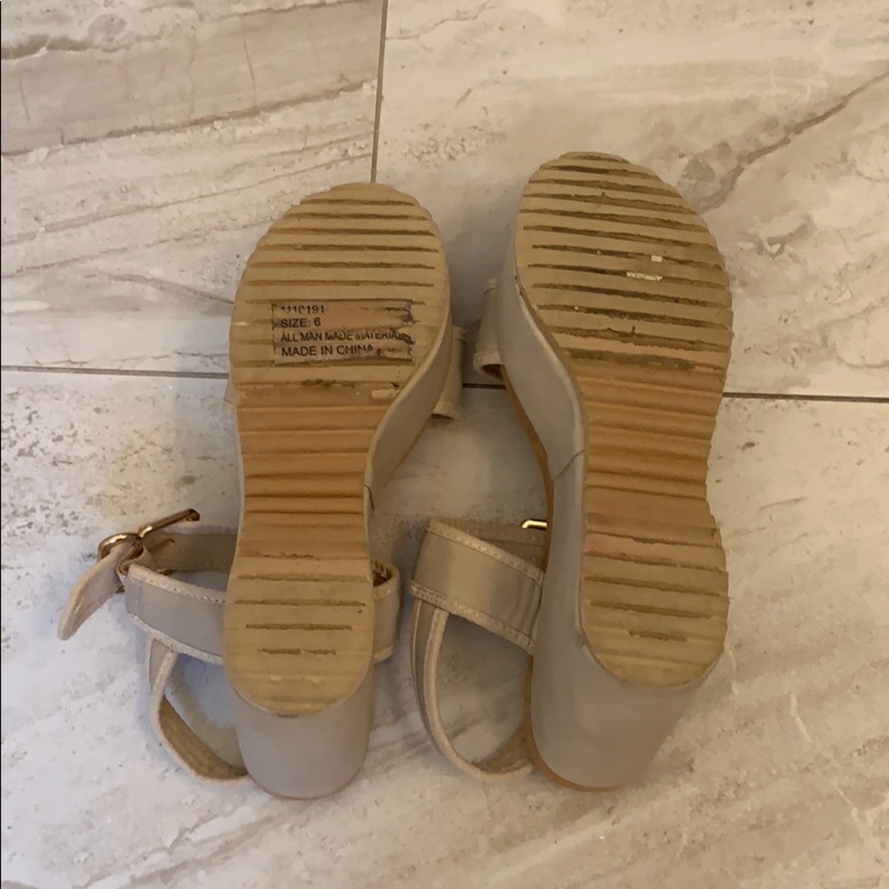 👡Cool Tan Wedges 👡 - Picture 4 of 4